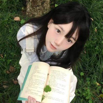 院子里的女人